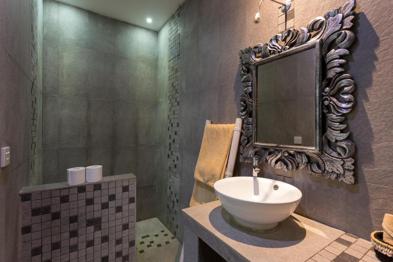 Cocowhite Villa Seminyak  Exterior photo